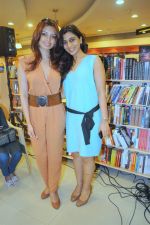 Shama Sikander with Aanchal Gupta at Rajeev Paul_s book launch in Mumbai on 19th July 2012.JPG